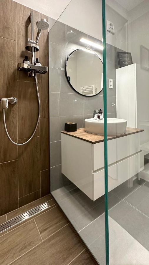 Linden Apartman 107 Glamour (Adults Only) Mosonmagyarovar Ngoại thất bức ảnh